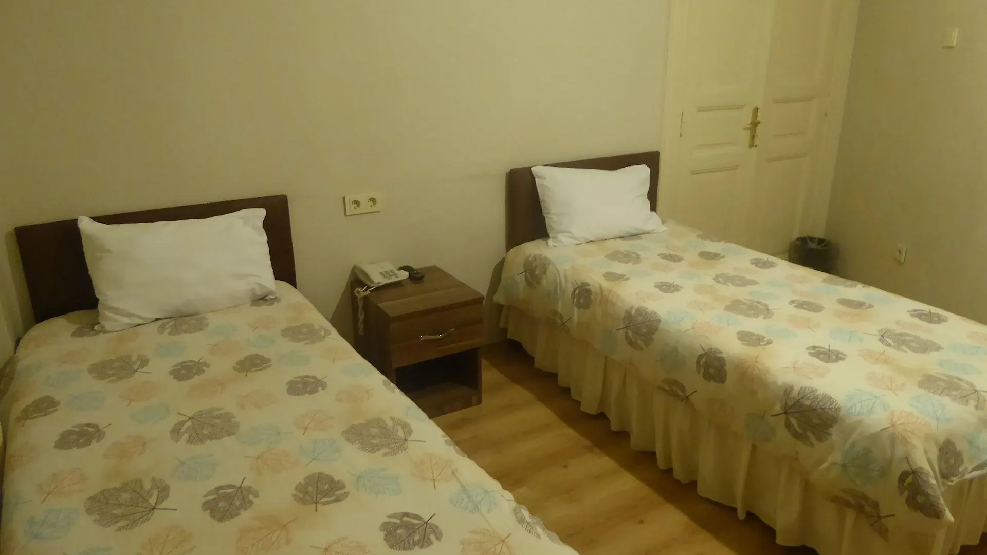 Kontakte von As Hotel Taksim